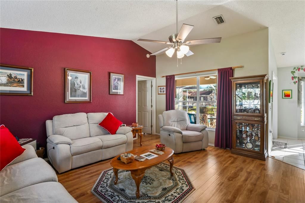 Active With Contract: $309,000 (3 beds, 2 baths, 1261 Square Feet)