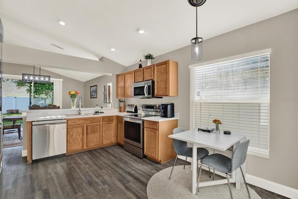 Active With Contract: $299,000 (3 beds, 2 baths, 1618 Square Feet)