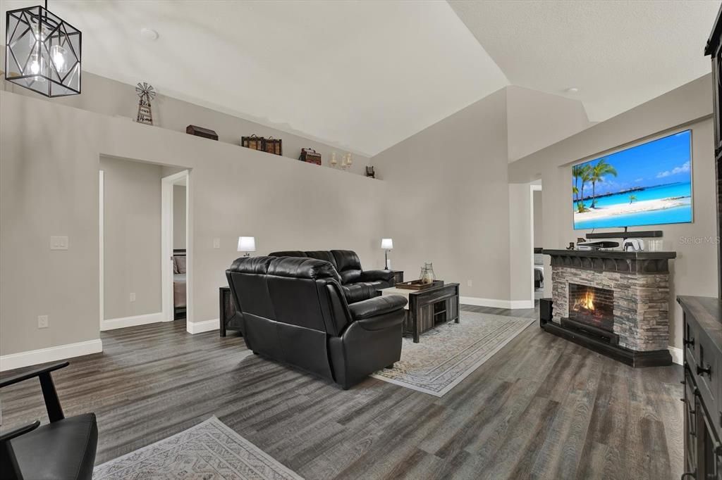 Active With Contract: $299,000 (3 beds, 2 baths, 1618 Square Feet)