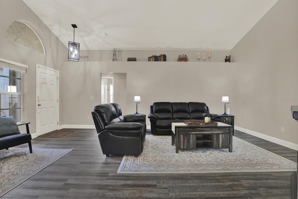 Active With Contract: $299,000 (3 beds, 2 baths, 1618 Square Feet)