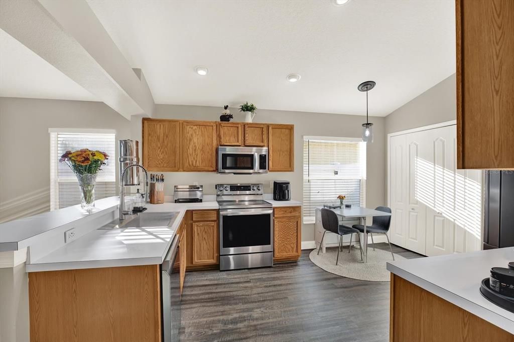 Active With Contract: $299,000 (3 beds, 2 baths, 1618 Square Feet)