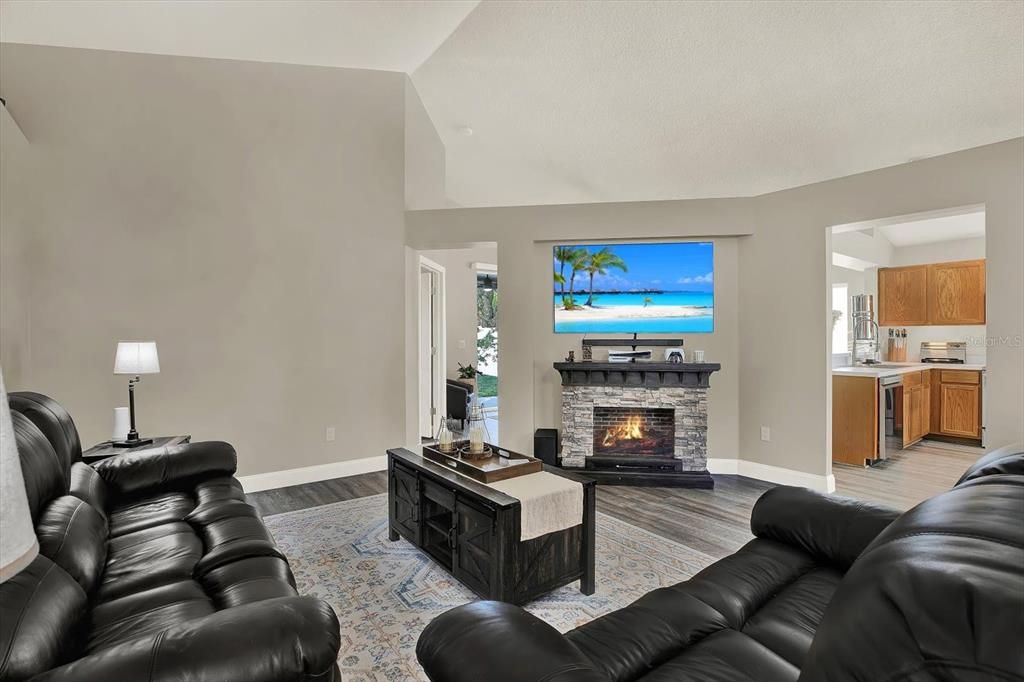 Active With Contract: $299,000 (3 beds, 2 baths, 1618 Square Feet)