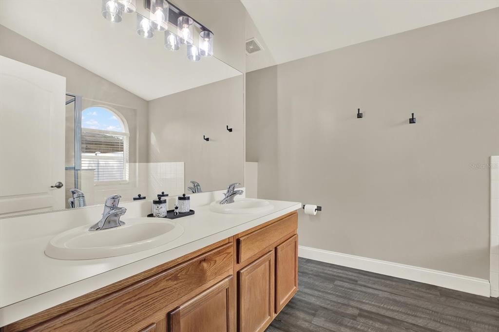 Active With Contract: $299,000 (3 beds, 2 baths, 1618 Square Feet)