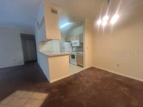 For Rent: $1,425 (1 beds, 1 baths, 734 Square Feet)