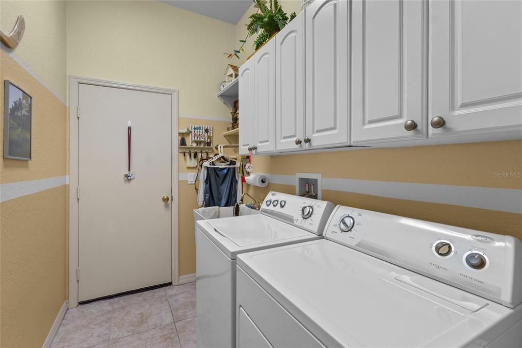 Под контрактом: $665,000 (4 спален, 3 ванн, 2443 Квадратных фут)