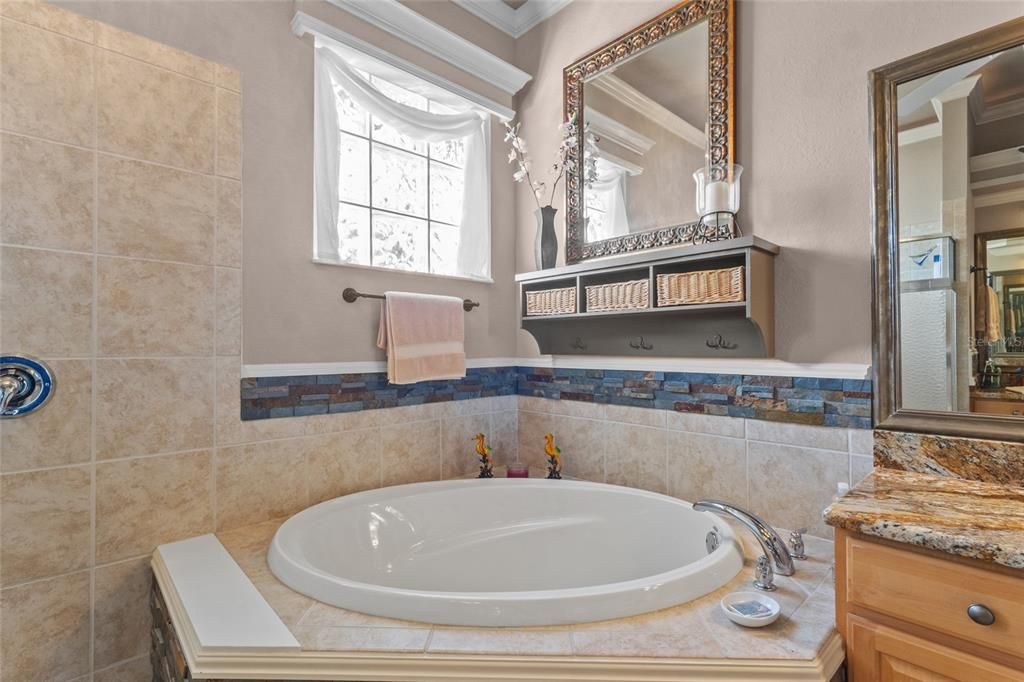 Под контрактом: $665,000 (4 спален, 3 ванн, 2443 Квадратных фут)