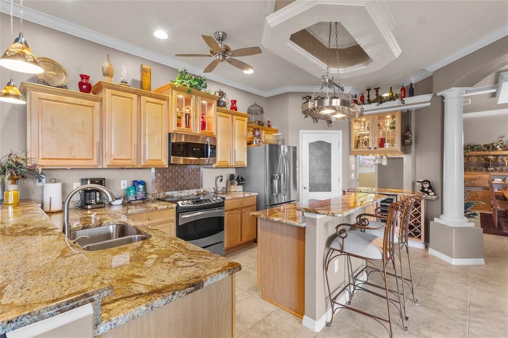 Под контрактом: $665,000 (4 спален, 3 ванн, 2443 Квадратных фут)