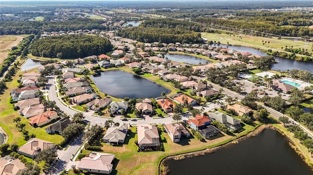 Под контрактом: $665,000 (4 спален, 3 ванн, 2443 Квадратных фут)