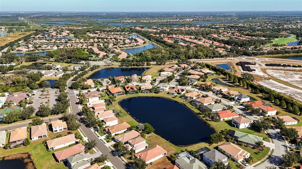 Под контрактом: $665,000 (4 спален, 3 ванн, 2443 Квадратных фут)