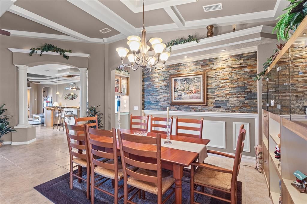 Под контрактом: $665,000 (4 спален, 3 ванн, 2443 Квадратных фут)