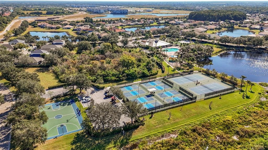 Под контрактом: $665,000 (4 спален, 3 ванн, 2443 Квадратных фут)