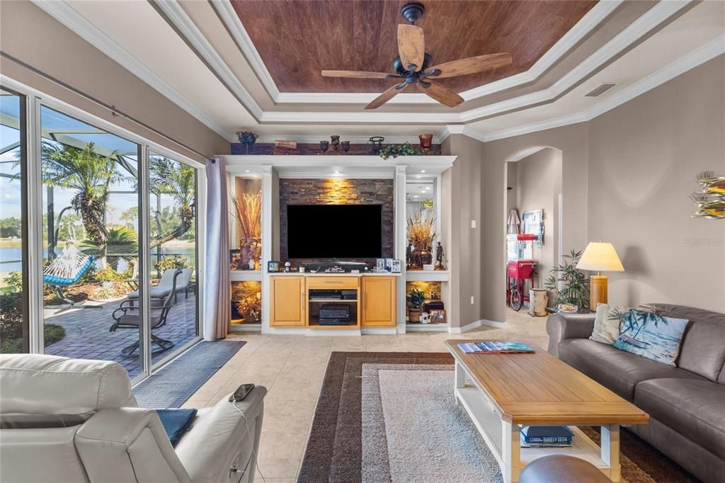 Под контрактом: $665,000 (4 спален, 3 ванн, 2443 Квадратных фут)