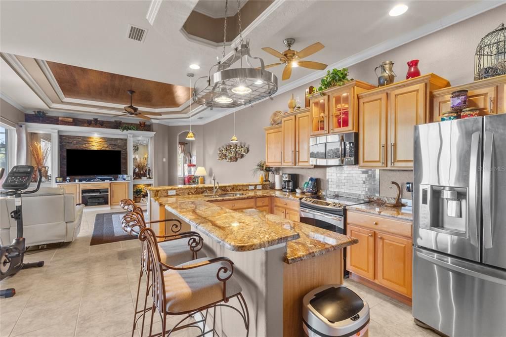 Под контрактом: $665,000 (4 спален, 3 ванн, 2443 Квадратных фут)