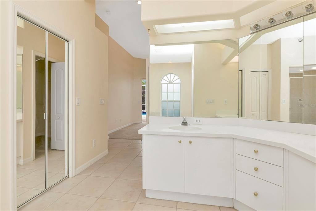 На продажу: $525,000 (3 спален, 2 ванн, 2048 Квадратных фут)