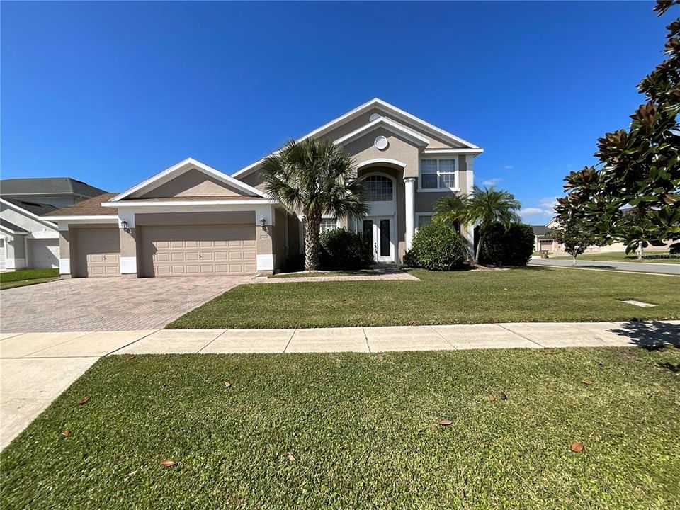 For Rent: $2,800 (5 beds, 3 baths, 2961 Square Feet)