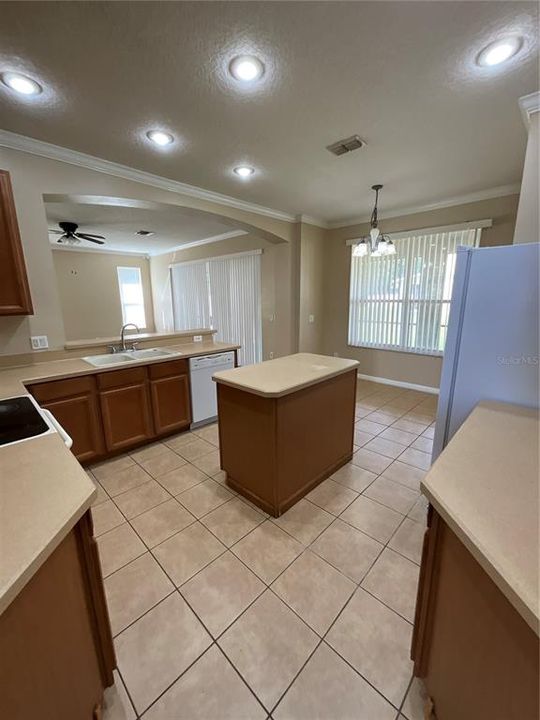 For Rent: $2,800 (5 beds, 3 baths, 2961 Square Feet)