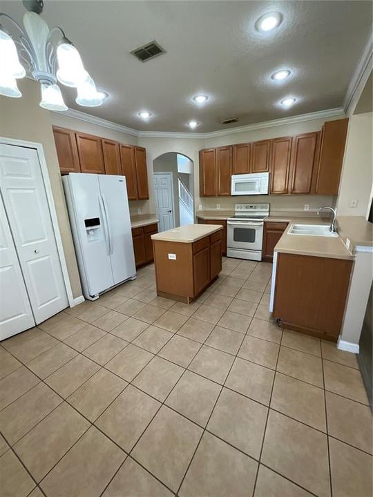 For Rent: $2,800 (5 beds, 3 baths, 2961 Square Feet)
