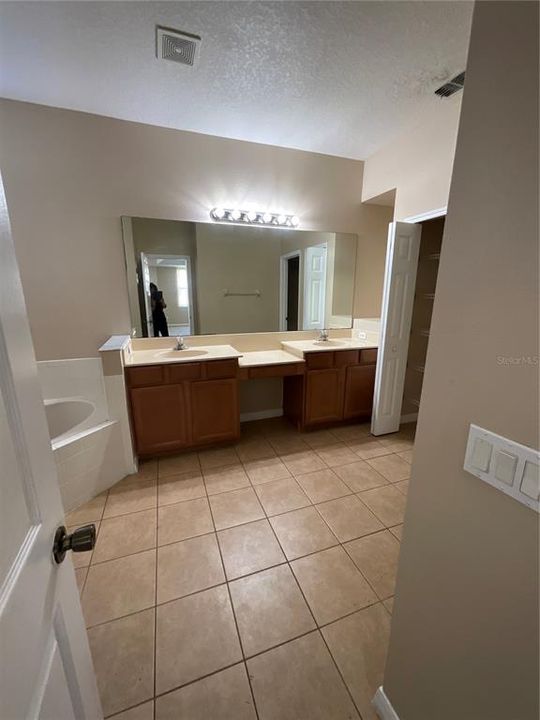 For Rent: $2,800 (5 beds, 3 baths, 2961 Square Feet)