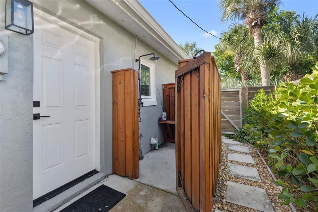 Active With Contract: $1,050,000 (3 beds, 2 baths, 2136 Square Feet)