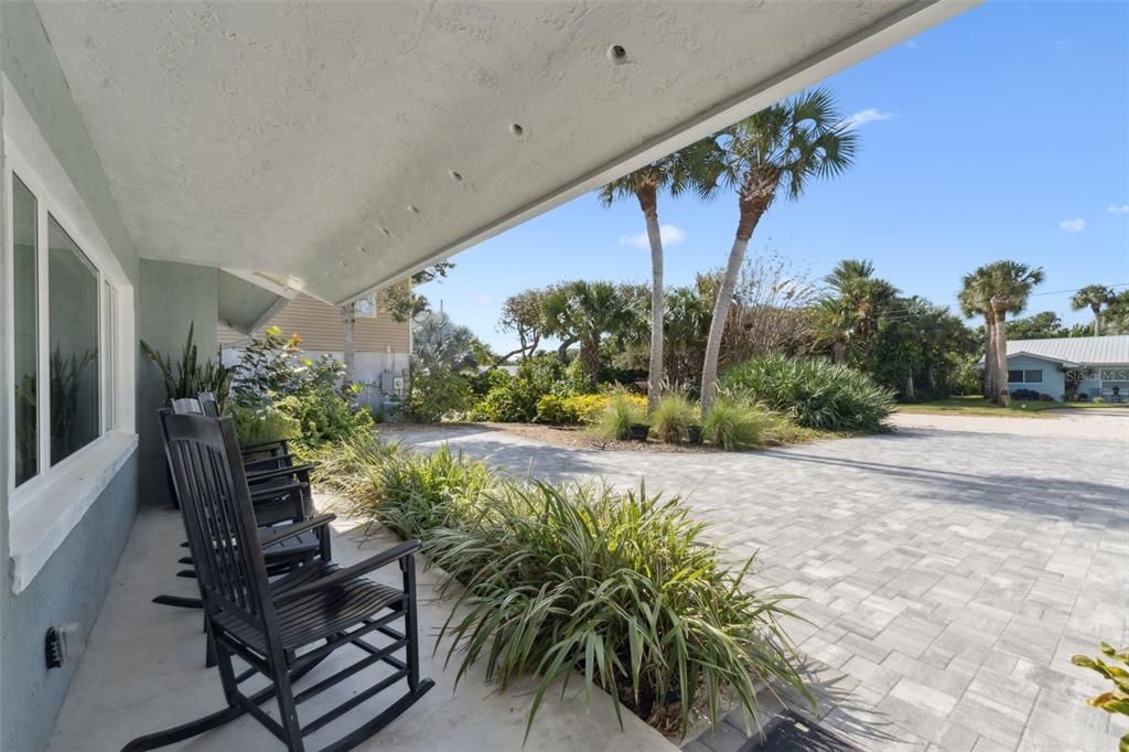 Active With Contract: $1,050,000 (3 beds, 2 baths, 2136 Square Feet)