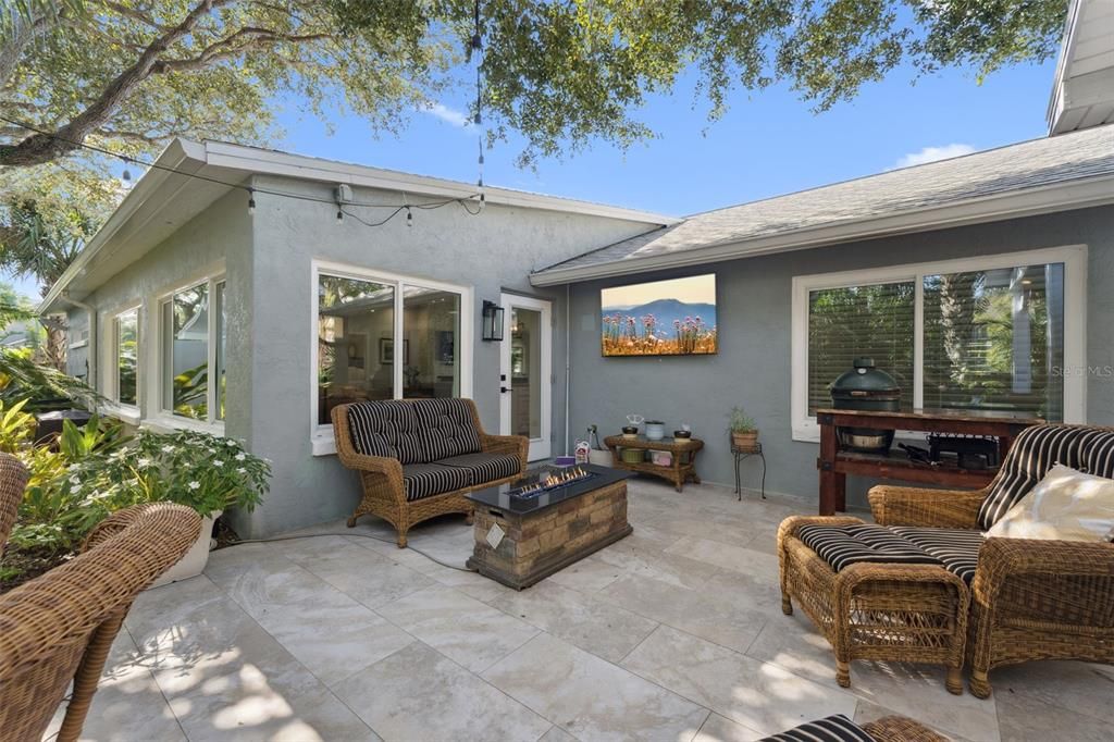 Active With Contract: $1,050,000 (3 beds, 2 baths, 2136 Square Feet)
