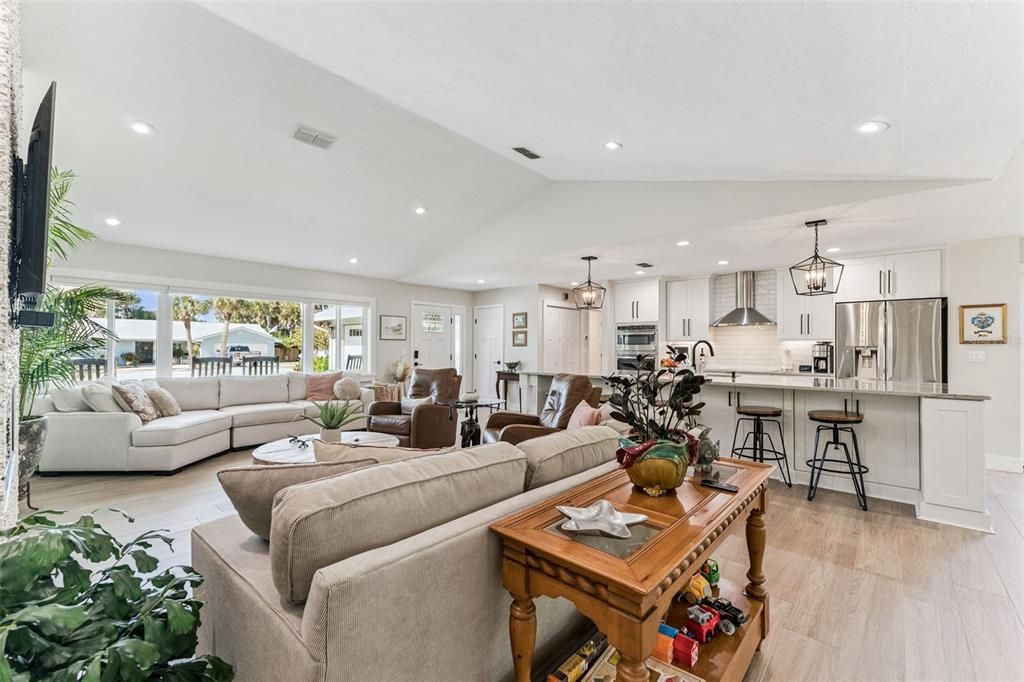 Active With Contract: $1,050,000 (3 beds, 2 baths, 2136 Square Feet)