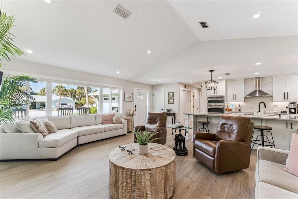 Active With Contract: $1,050,000 (3 beds, 2 baths, 2136 Square Feet)