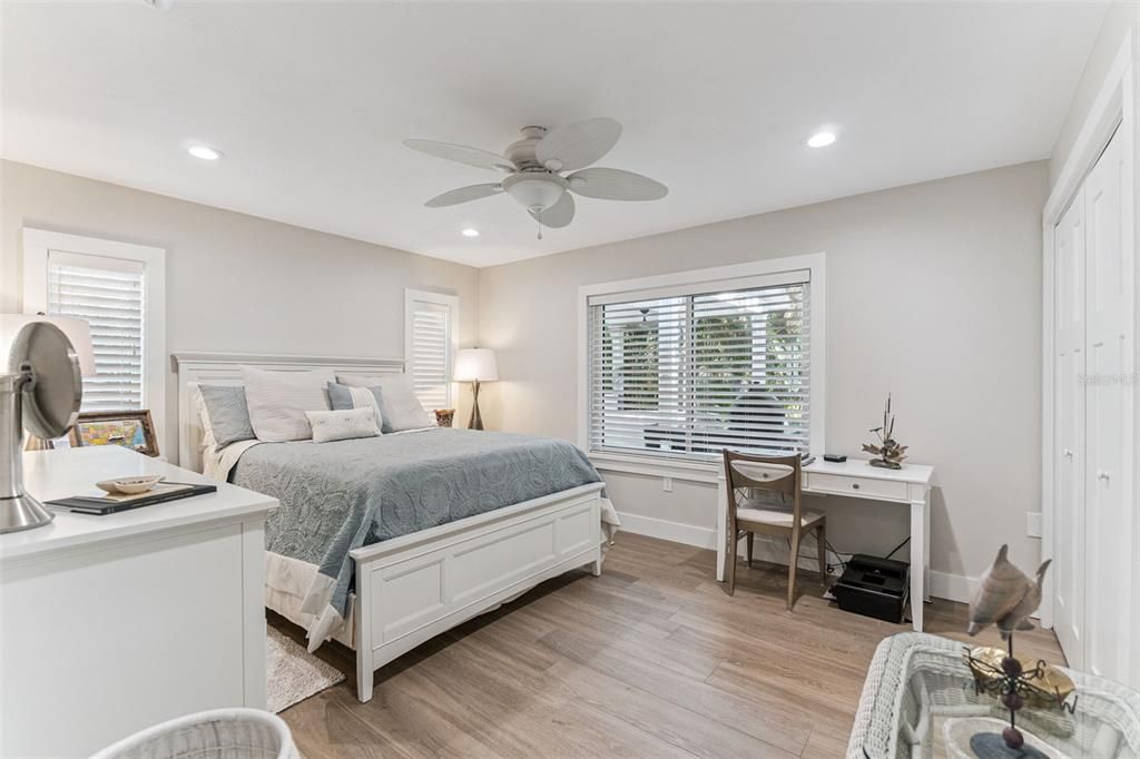 Active With Contract: $1,050,000 (3 beds, 2 baths, 2136 Square Feet)