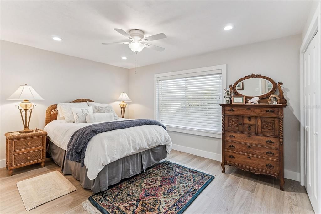 Active With Contract: $1,050,000 (3 beds, 2 baths, 2136 Square Feet)