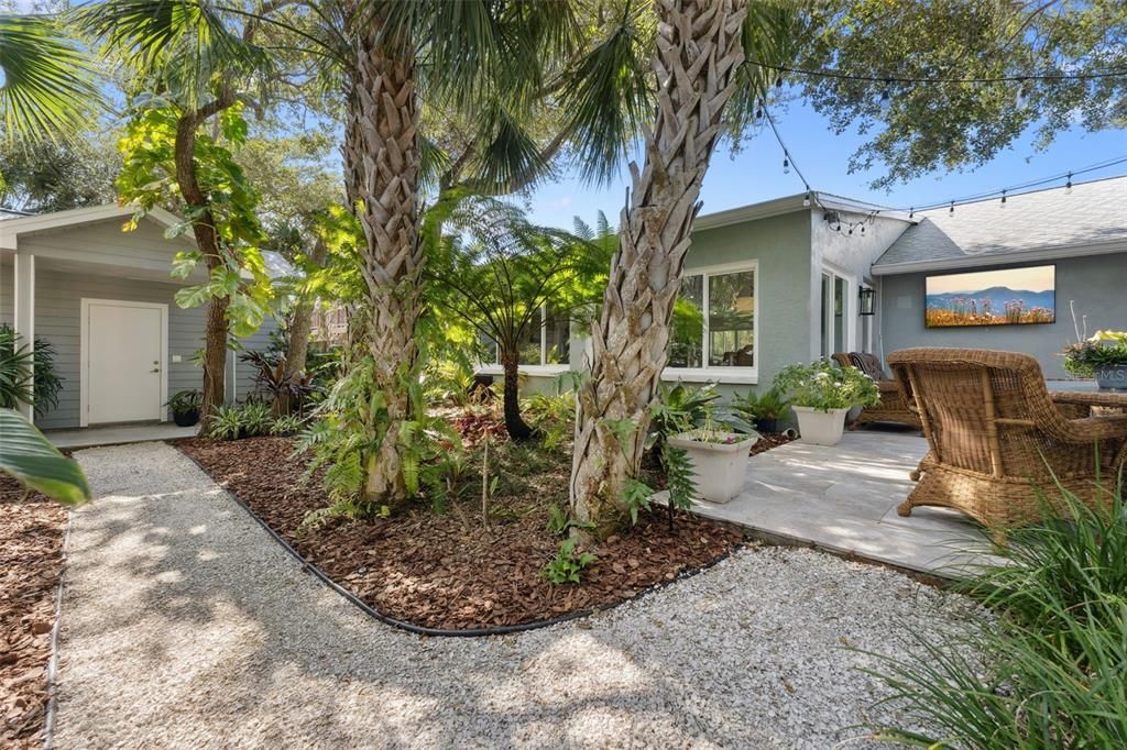 Active With Contract: $1,050,000 (3 beds, 2 baths, 2136 Square Feet)