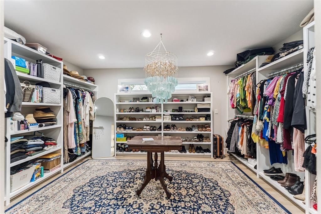 Active With Contract: $1,050,000 (3 beds, 2 baths, 2136 Square Feet)