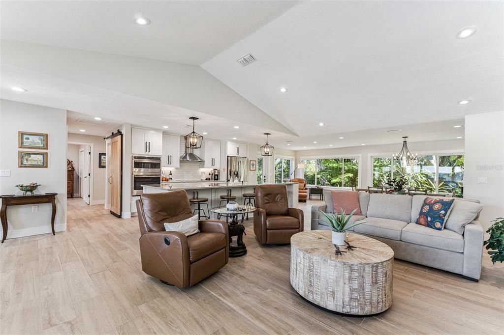 Active With Contract: $1,050,000 (3 beds, 2 baths, 2136 Square Feet)