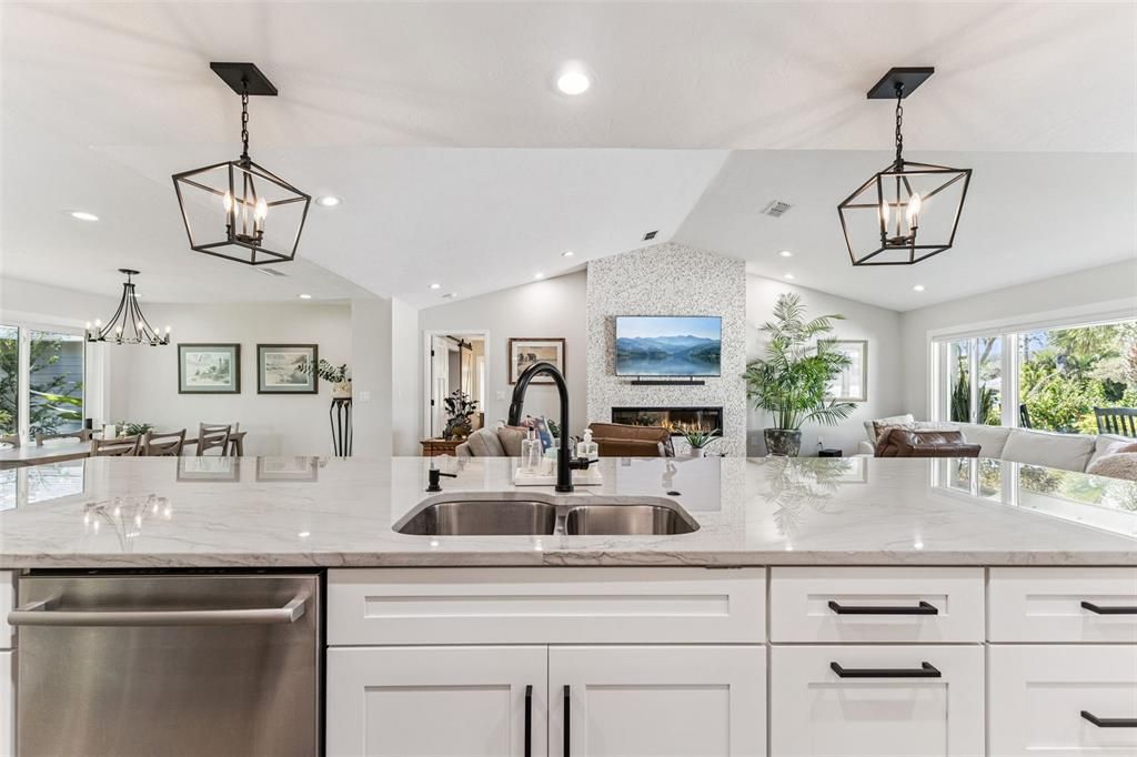 Active With Contract: $1,050,000 (3 beds, 2 baths, 2136 Square Feet)