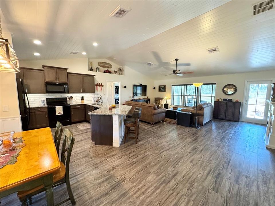 For Sale: $649,900 (3 beds, 2 baths, 1534 Square Feet)