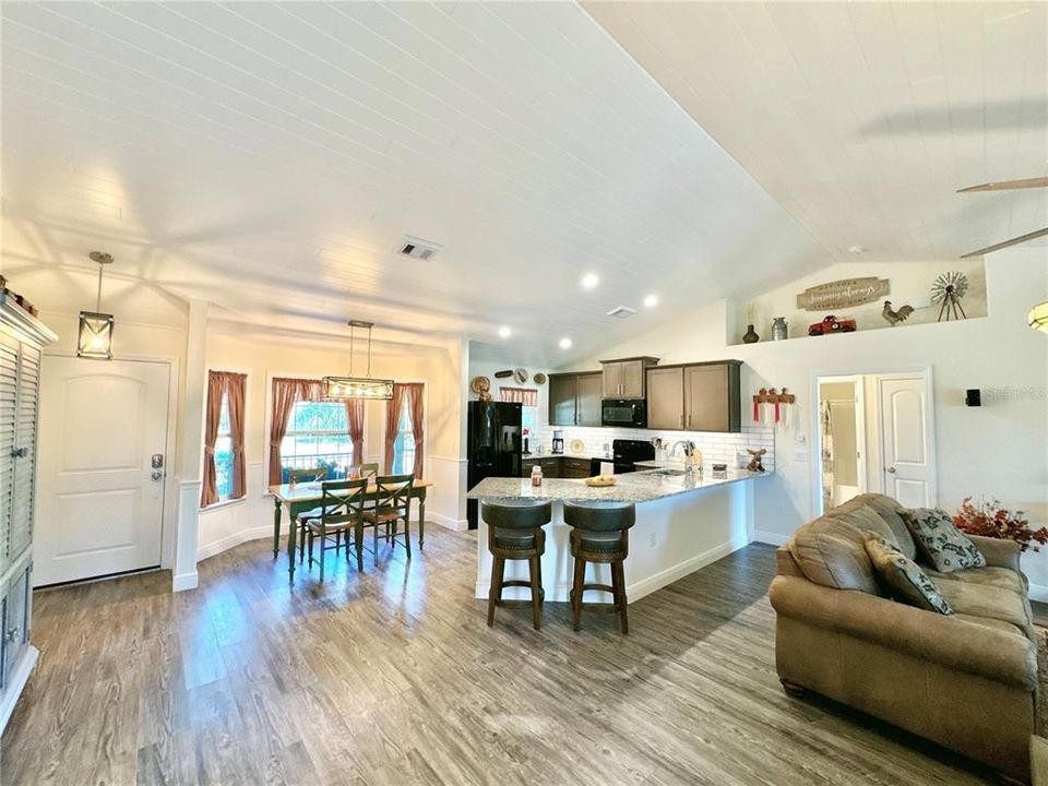 For Sale: $649,900 (3 beds, 2 baths, 1534 Square Feet)