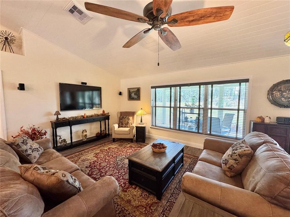 For Sale: $649,900 (3 beds, 2 baths, 1534 Square Feet)