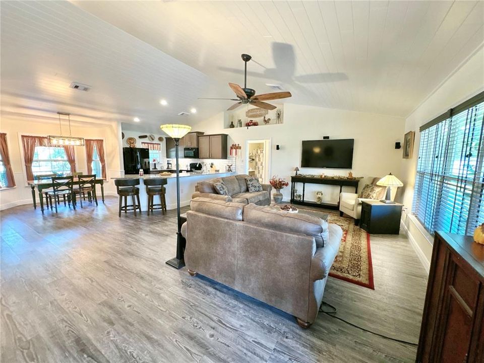 For Sale: $649,900 (3 beds, 2 baths, 1534 Square Feet)