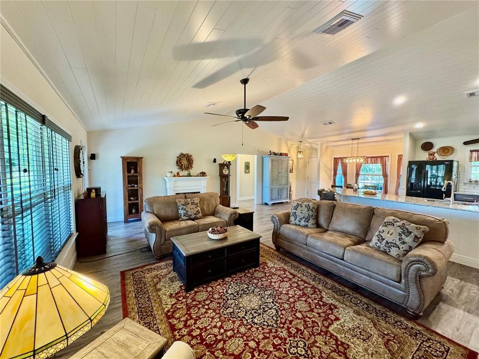 For Sale: $649,900 (3 beds, 2 baths, 1534 Square Feet)