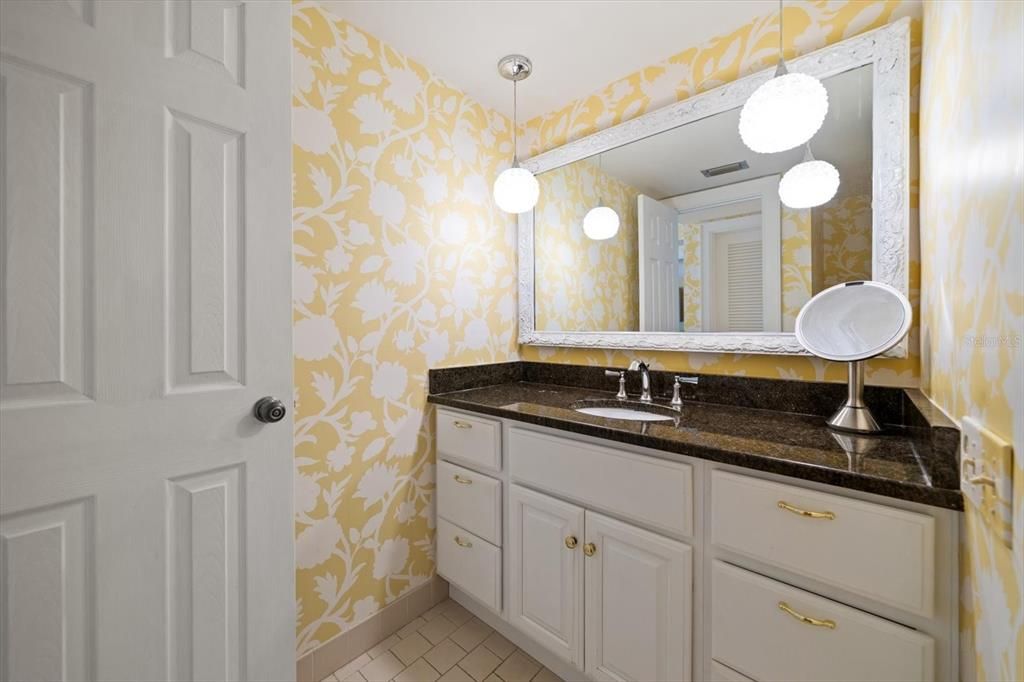 На продажу: $199,000 (2 спален, 2 ванн, 1300 Квадратных фут)