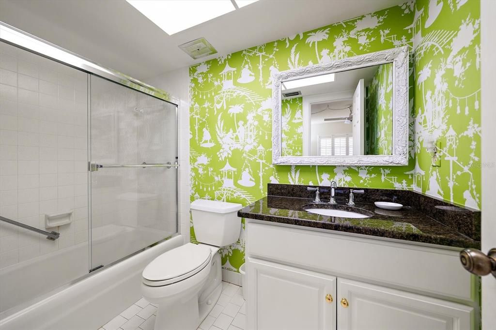 На продажу: $199,000 (2 спален, 2 ванн, 1300 Квадратных фут)