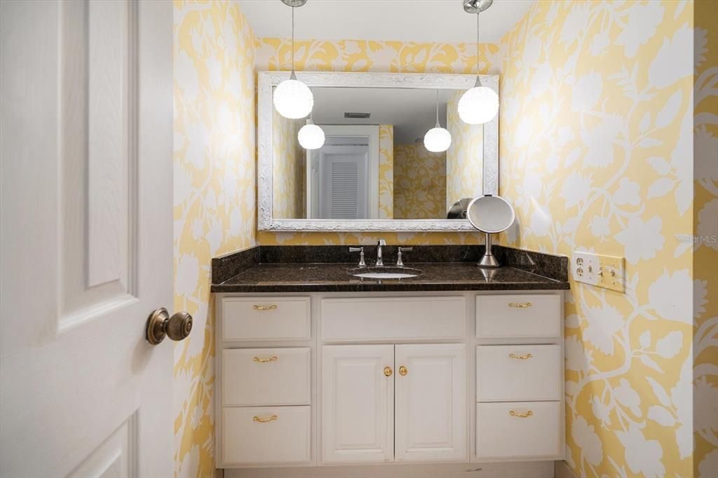 На продажу: $199,000 (2 спален, 2 ванн, 1300 Квадратных фут)