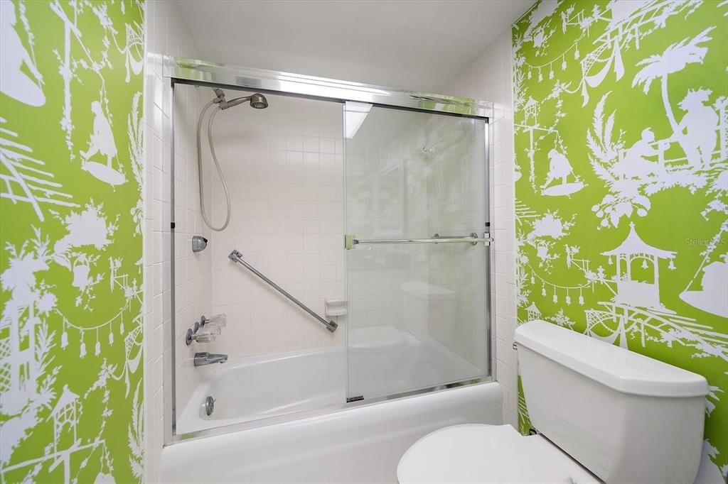 На продажу: $199,000 (2 спален, 2 ванн, 1300 Квадратных фут)