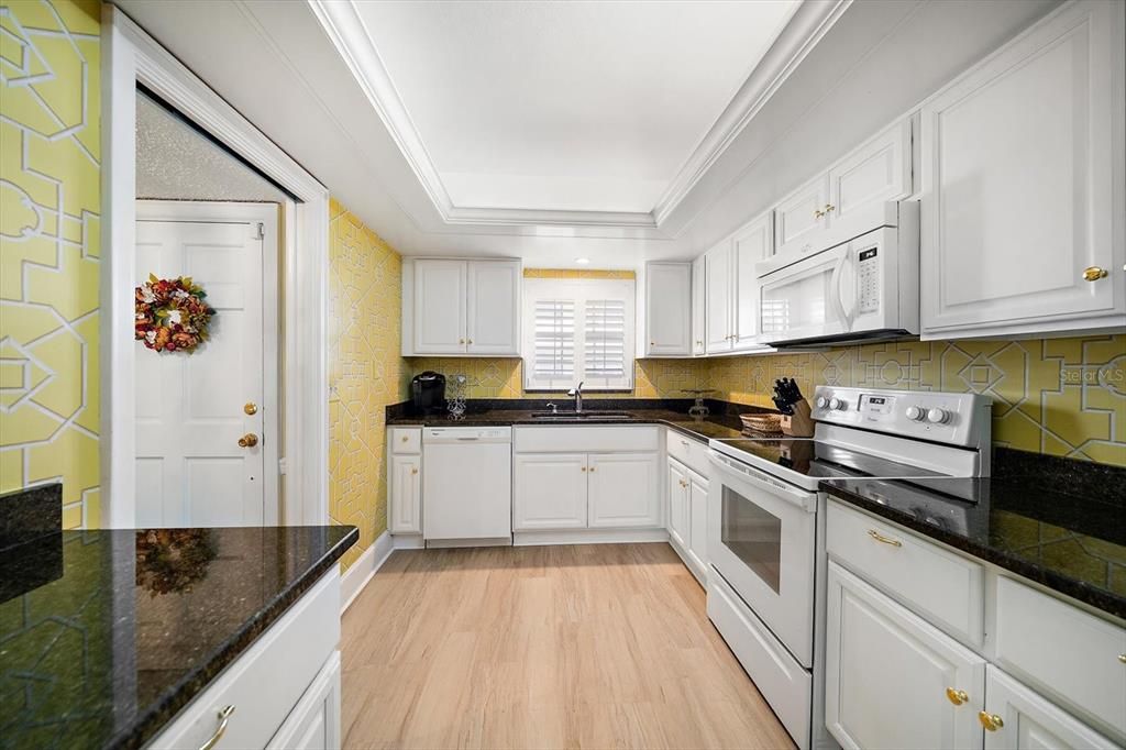 На продажу: $199,000 (2 спален, 2 ванн, 1300 Квадратных фут)