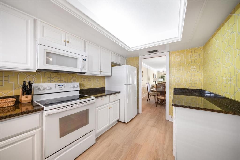 На продажу: $199,000 (2 спален, 2 ванн, 1300 Квадратных фут)