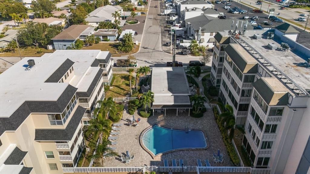 На продажу: $199,000 (2 спален, 2 ванн, 1300 Квадратных фут)