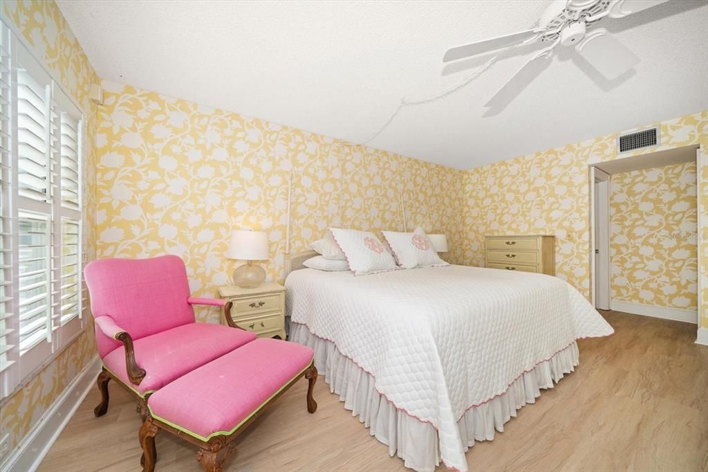 На продажу: $199,000 (2 спален, 2 ванн, 1300 Квадратных фут)