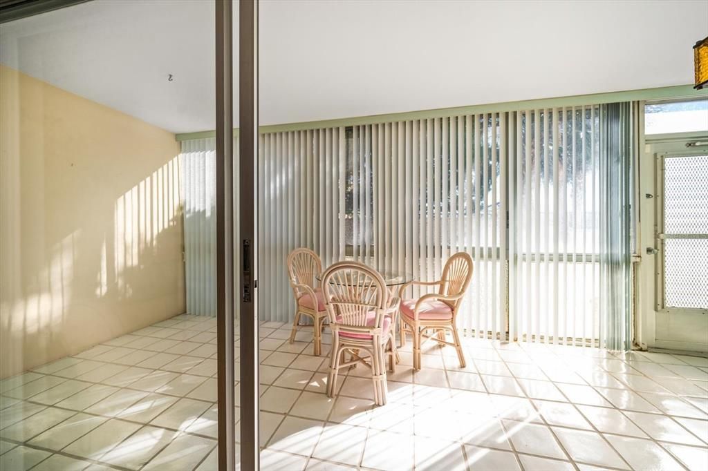 На продажу: $199,000 (2 спален, 2 ванн, 1300 Квадратных фут)