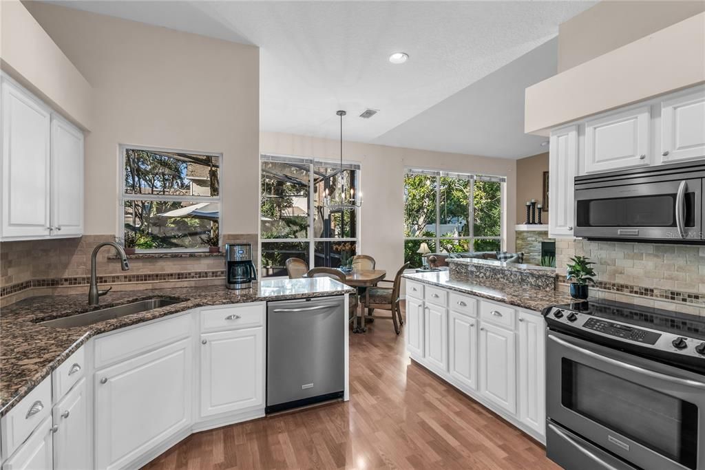 Activo con contrato: $625,000 (4 camas, 3 baños, 2534 Pies cuadrados)