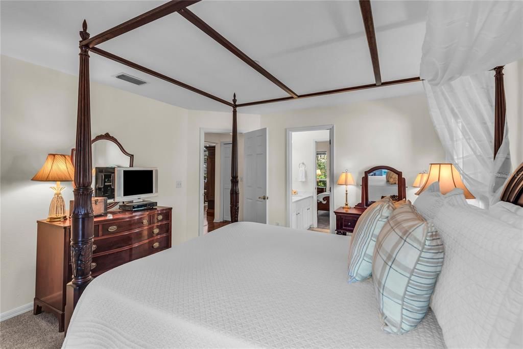 Activo con contrato: $625,000 (4 camas, 3 baños, 2534 Pies cuadrados)