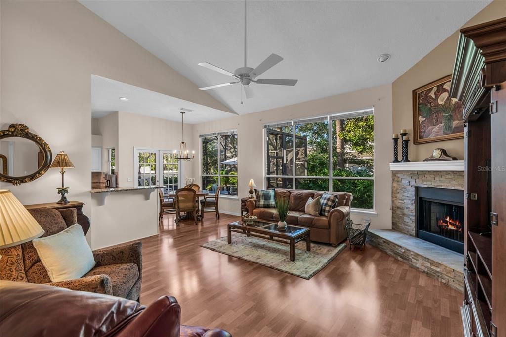 Activo con contrato: $625,000 (4 camas, 3 baños, 2534 Pies cuadrados)